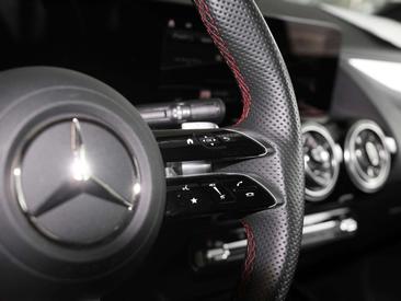 Mercedes GLA 200 AMG Line — photo 17