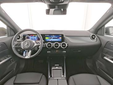 Mercedes GLA 180 Night Edition — photo 7