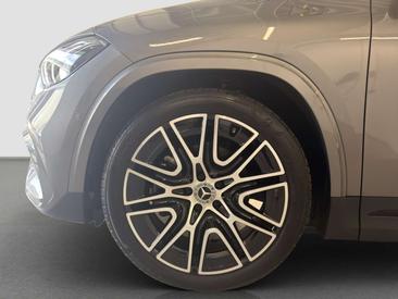 Mercedes GLA 180 Night Edition — photo 14