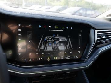 Volkswagen Touareg EHybrid R — photo 14