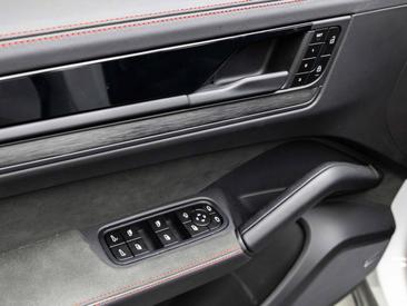 Porsche Cayenne III GTS — photo 22