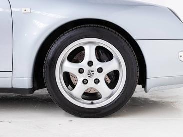 Porsche 993 Carrera Coupé — photo 16