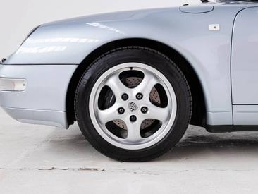 Porsche 993 Carrera Coupé — photo 17