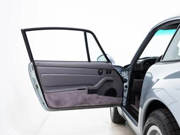 Porsche 993 Carrera Coupé — photo 29