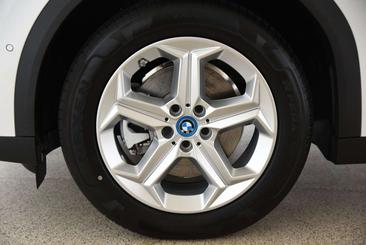 BMW IX2 XDrive30 — photo 21