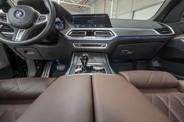 BMW X5 45e — photo 7
