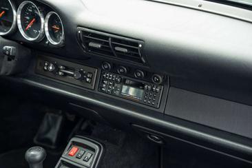 Porsche 993 CARRERA 4 — photo 19