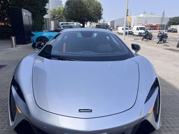 McLaren Artura — photo 7