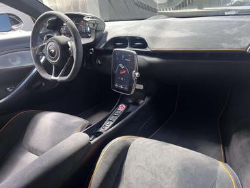 McLaren Artura — photo 17