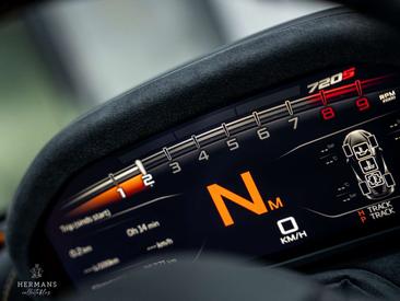 McLaren 720S — photo 25