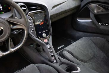 McLaren 750S — photo 23