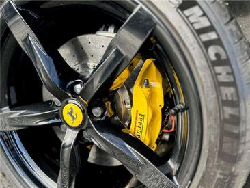 Ferrari GTC4Lusso — photo 29