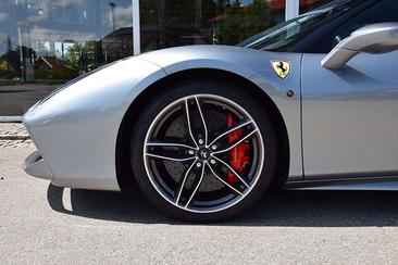 Ferrari 488 Spider — photo 17
