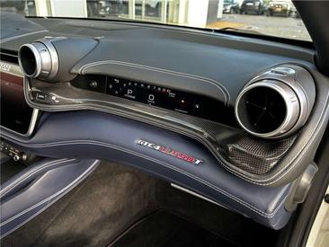 Ferrari GTC4Lusso — photo 36
