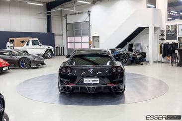 Ferrari GTC4Lusso — photo 19