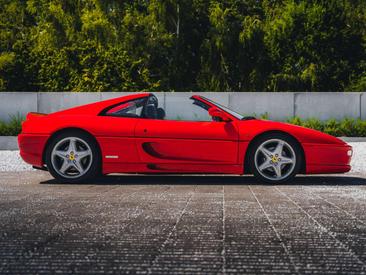 Ferrari F355 — photo 5