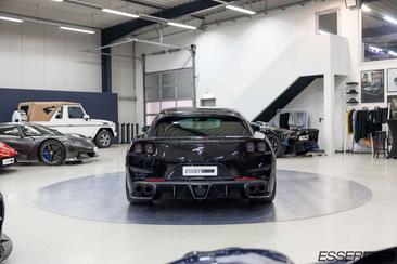 Ferrari GTC4Lusso — photo 20