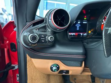 Ferrari F8 Tributo — photo 9