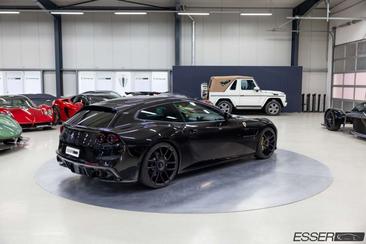 Ferrari GTC4Lusso — photo 21