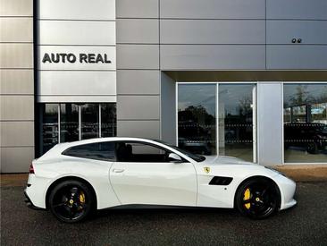 Ferrari GTC4Lusso — photo 40