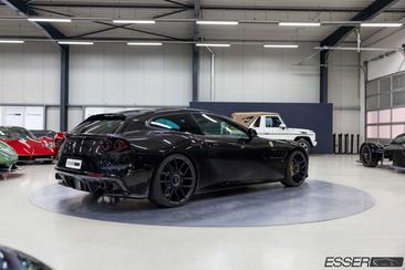 Ferrari GTC4Lusso — photo 22