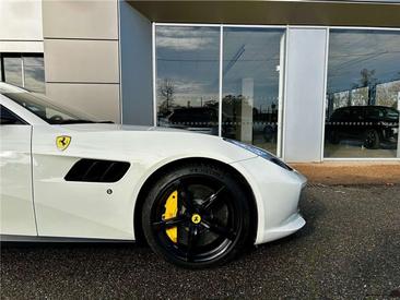 Ferrari GTC4Lusso — photo 41