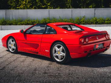 Ferrari F355 — photo 11