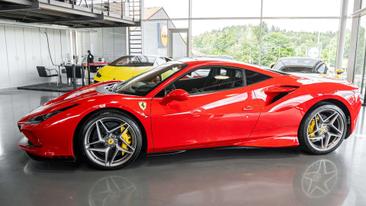 Ferrari F8 Tributo — photo 11