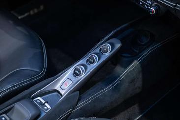 Ferrari F8 Spider — photo 22