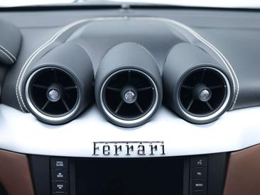 Ferrari FF — photo 21