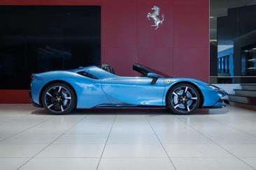 Ferrari SF90 Spider — photo 23