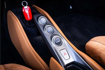 Ferrari F8 Spider — photo 17