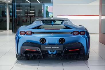 Ferrari SF90 Spider — photo 35