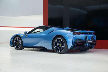 Ferrari SF90 Spider — photo 36