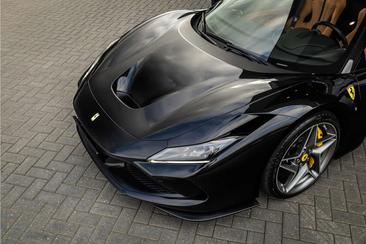 Ferrari F8 Spider — photo 31