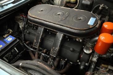Ferrari 365 GT 2+2 — photo 14