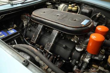 Ferrari 365 GT 2+2 — photo 15