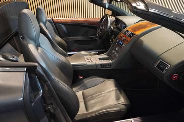 Aston Martin DB9 Volante V12 — photo 10