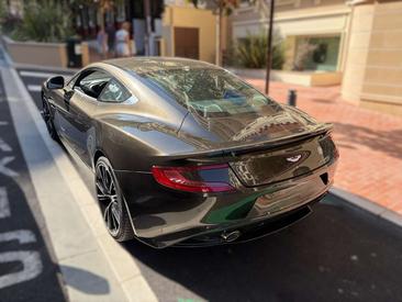 Aston Martin Vanquish — photo 2
