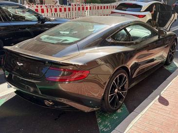 Aston Martin Vanquish — photo 4