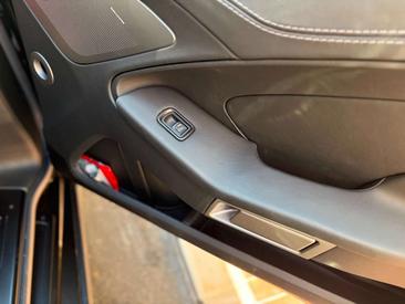 Aston Martin Vanquish — photo 13