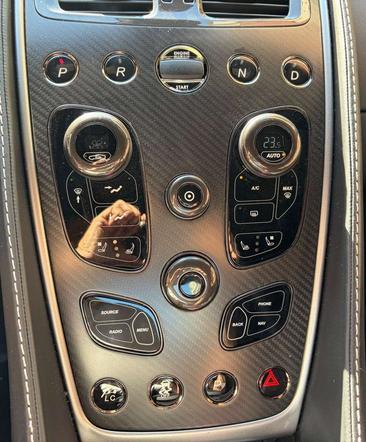 Aston Martin Vanquish — photo 18