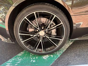 Aston Martin Vanquish — photo 27