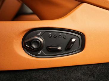 Aston Martin DB12 Volante — photo 18