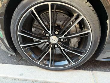 Aston Martin Vanquish — photo 30