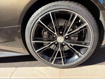 Aston Martin Vanquish — photo 31