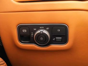 Aston Martin DB12 Volante — photo 25