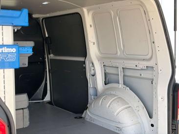 Volkswagen Transporter — photo 11