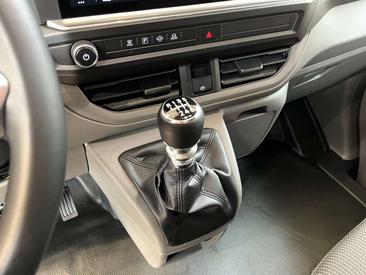 Volkswagen Transporter — photo 8