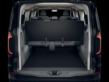 Volkswagen Multivan E-Caravelle Style — photo 6